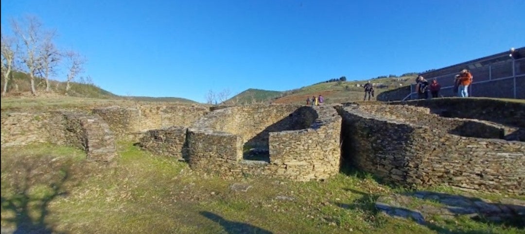 Visitamos en Cervantes el Castro de Santa María y el conjunto etnográfico de San Román Visitamos en Cervantes el Castro de Santa María y el conjunto etnográfico de San Román
