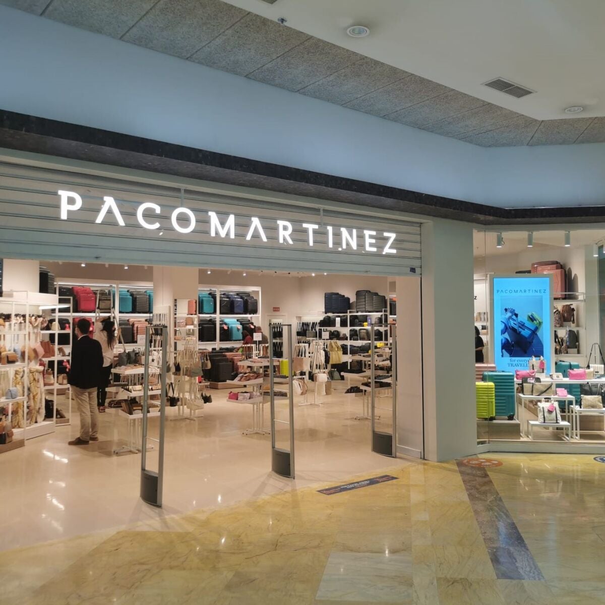 El centro comercial Rosaleda celebra la apertura de la tienda Paco Martínez  con un sorteo | Onda Cero Radio