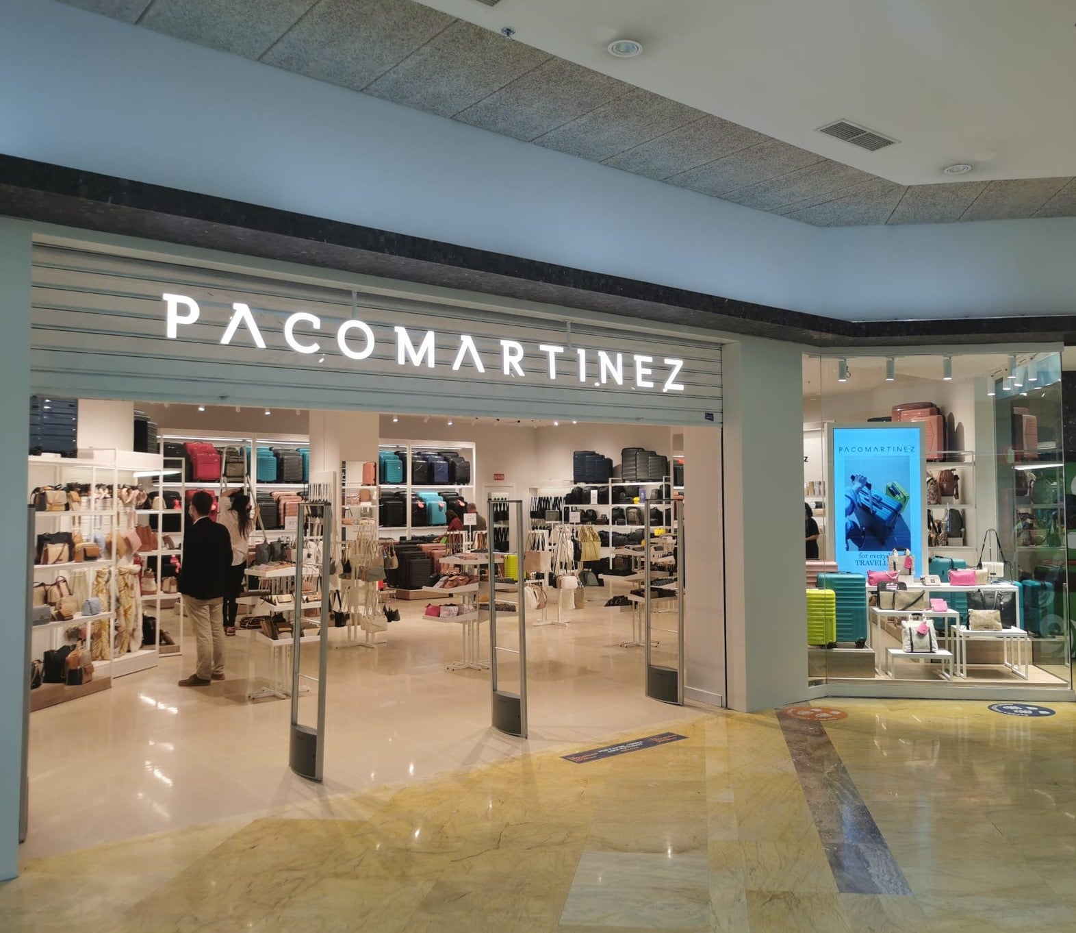 El centro comercial Rosaleda celebra la apertura de la tienda Paco Martínez con un sorteo El centro comercial Rosaleda celebra la apertura de la tienda Paco Martínez con un sorteo