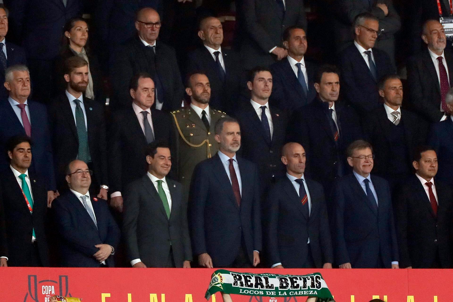 Críticas por la imagen del palco de la Copa del Rey: "¿Sevilla o Arabia Saudí?" Críticas por la imagen del palco de la Copa del Rey: "¿Sevilla o Arabia Saudí?"