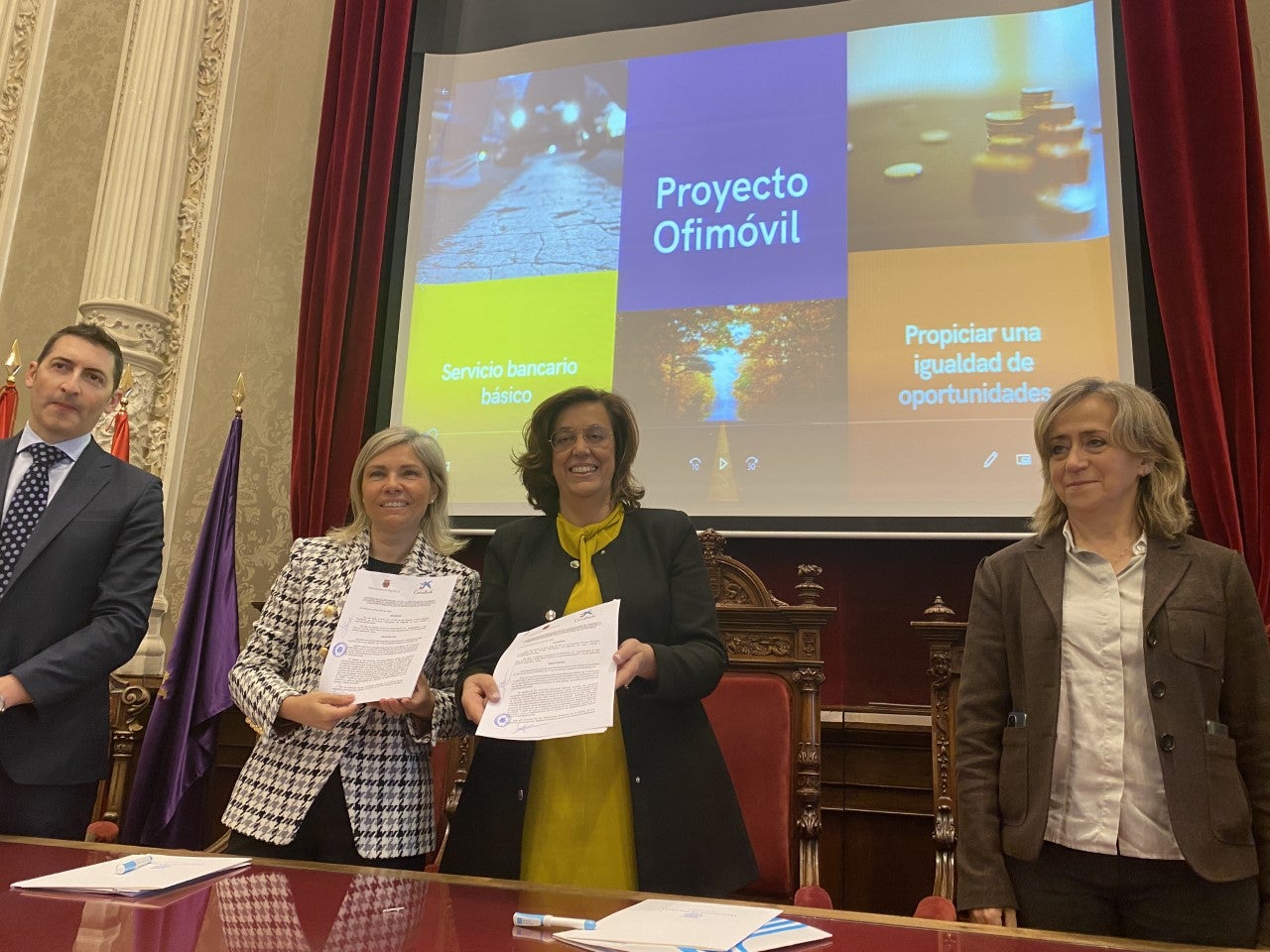 Diputación de Palencia y CaixaBank firman un convenio para la prestación de servicios bancarios en más de 60 municipios de la provincia Diputación de Palencia y CaixaBank firman un convenio para la prestación de servicios bancarios en más de 60 municipios de la provincia