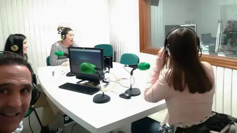 Comunidad Salesiana italiana y valdepeñera en nuestros estudios Comunidad Salesiana italiana y valdepeñera en nuestros estudios