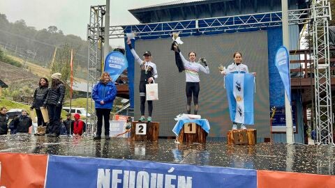 Ariadna Ródenas se llevó la plata; la colombiana Eliana Caicedo, el oro; y la argentina María Emilia Filgueira, el bronce, en el Mundial de Cerro Bayo. Ariadna Ródenas se llevó la plata; la colombiana Eliana Caicedo, el oro; y la argentina María Emilia Filgueira, el bronce, en el Mundial de Cerro Bayo.