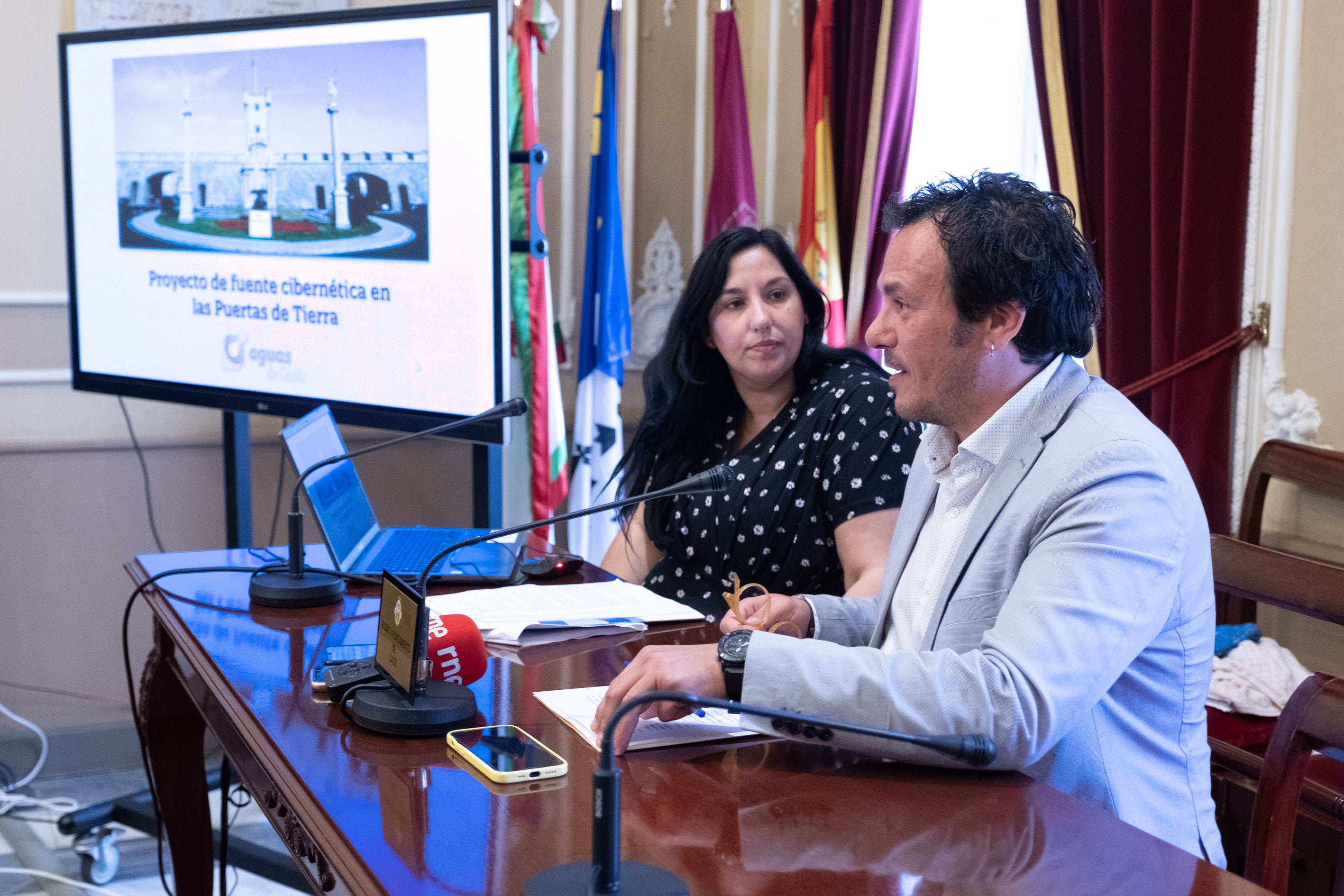 Aguas de Cádiz invertirá 800.000 euros en la nueva fuente de las Puertas de Tierra Aguas de Cádiz invertirá 800.000 euros en la nueva fuente de las Puertas de Tierra