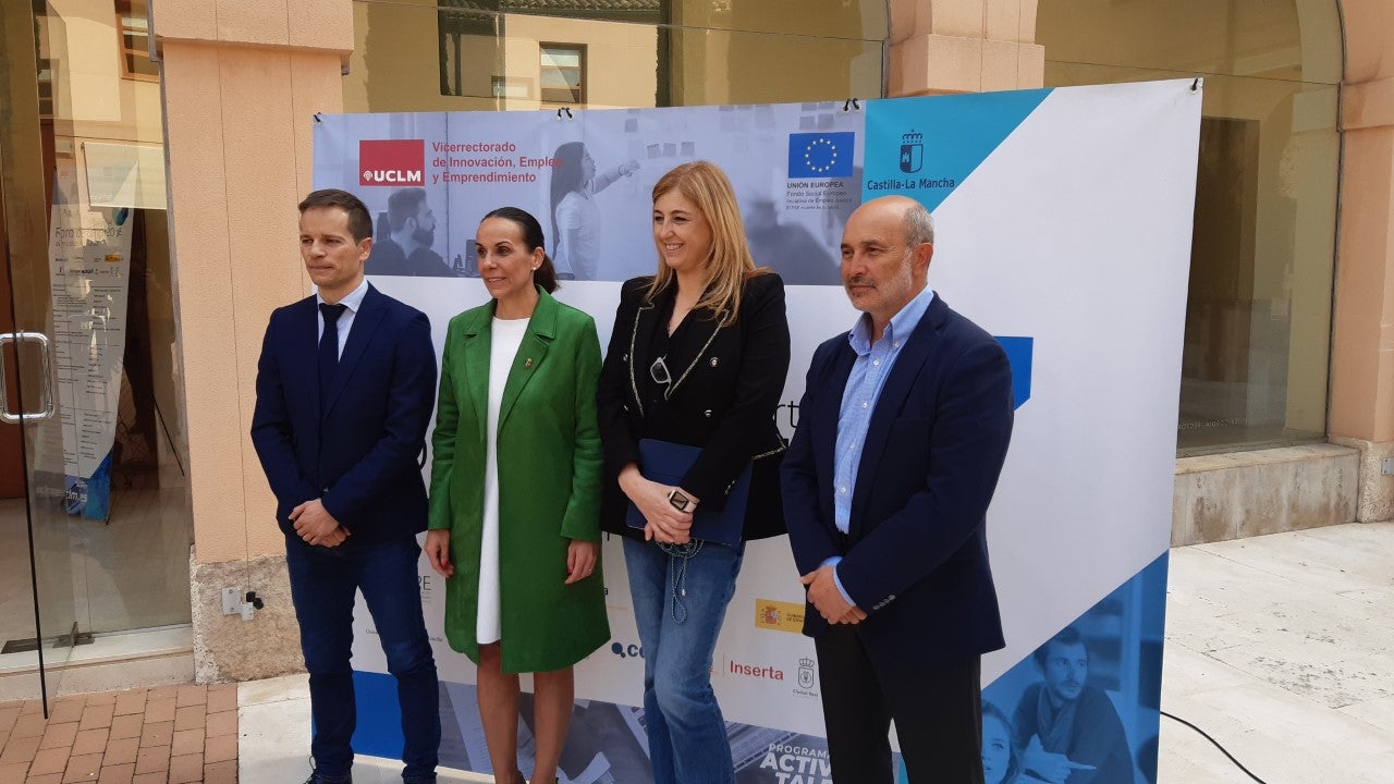 El Foro de Empleo de la UCLM pondrá en contacto a 1000 estudiantes con 80 empresas y gestionará 200 ofertas de trabajo El Foro de Empleo de la UCLM pondrá en contacto a 1000 estudiantes con 80 empresas y gestionará 200 ofertas de trabajo