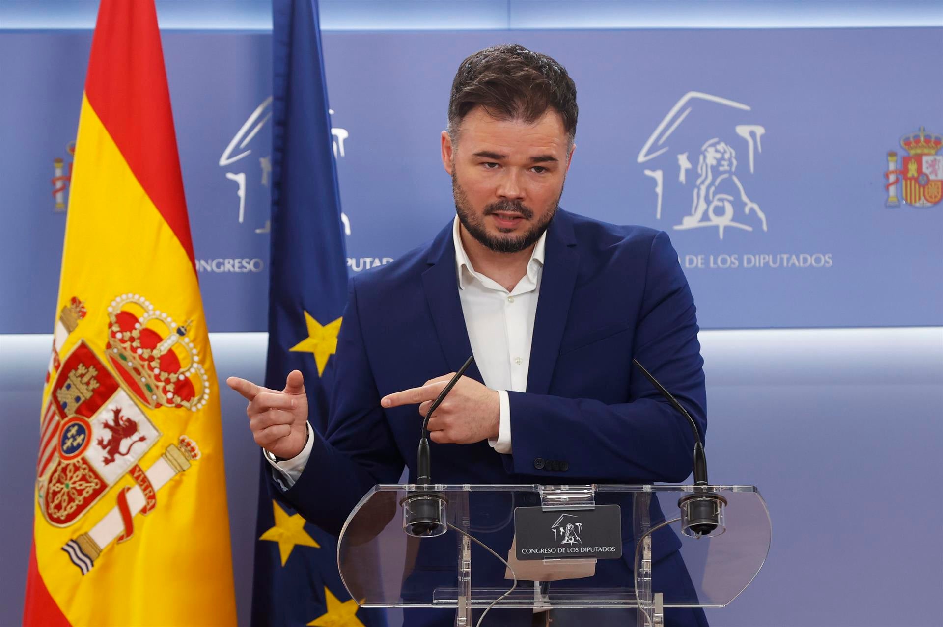 Rufián dice que si el rey no les informa sobre su patrimonio que les exonere de pagarle el sueldo Rufián dice que si el rey no les informa sobre su patrimonio que les exonere de pagarle el sueldo