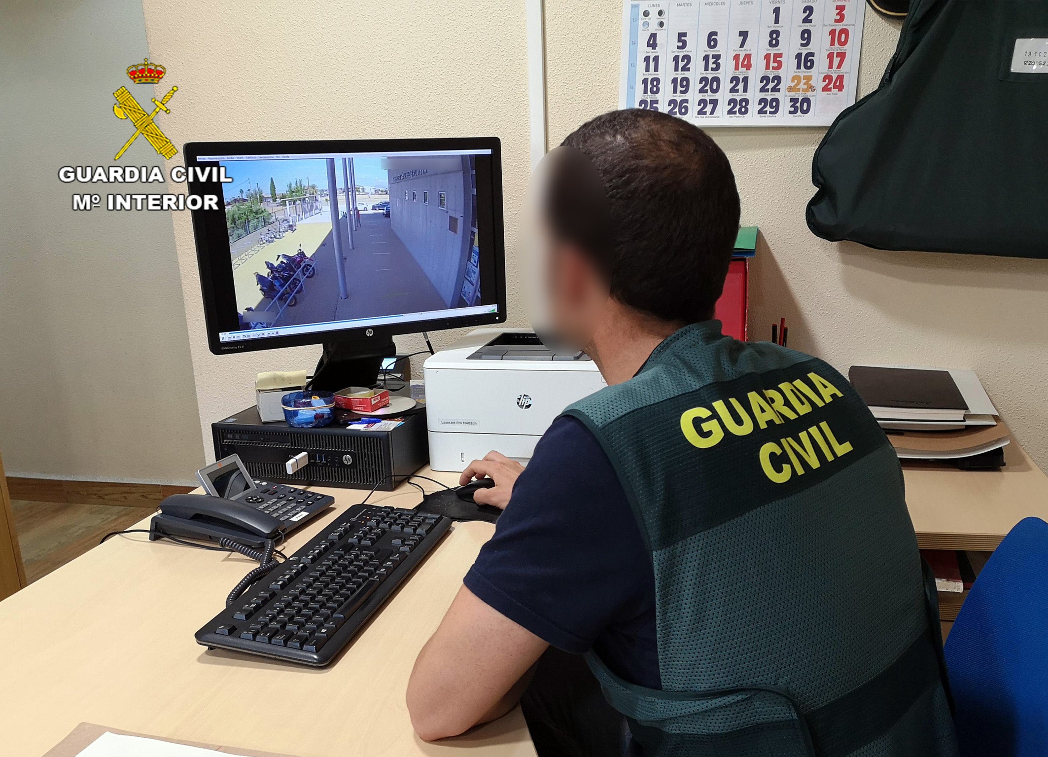 La Guardia Civil detiene a un joven dedicado a atracar a menores en Murcia y Santomera La Guardia Civil detiene a un joven dedicado a atracar a menores en Murcia y Santomera