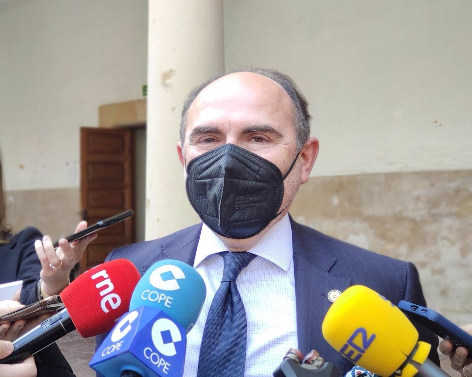 "La comunidad universitaria está de acuerdo con la propuesta que ha hecho el equipo rectoral". "La comunidad universitaria está de acuerdo con la propuesta que ha hecho el equipo rectoral".