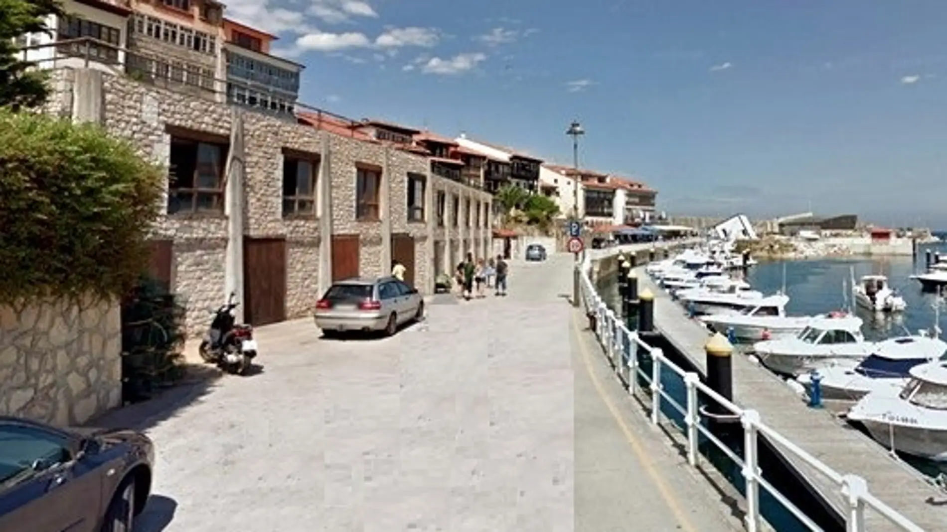 El Ayuntamiento de Llanes inicia la reparación de la red de saneamiento en la zona del puerto