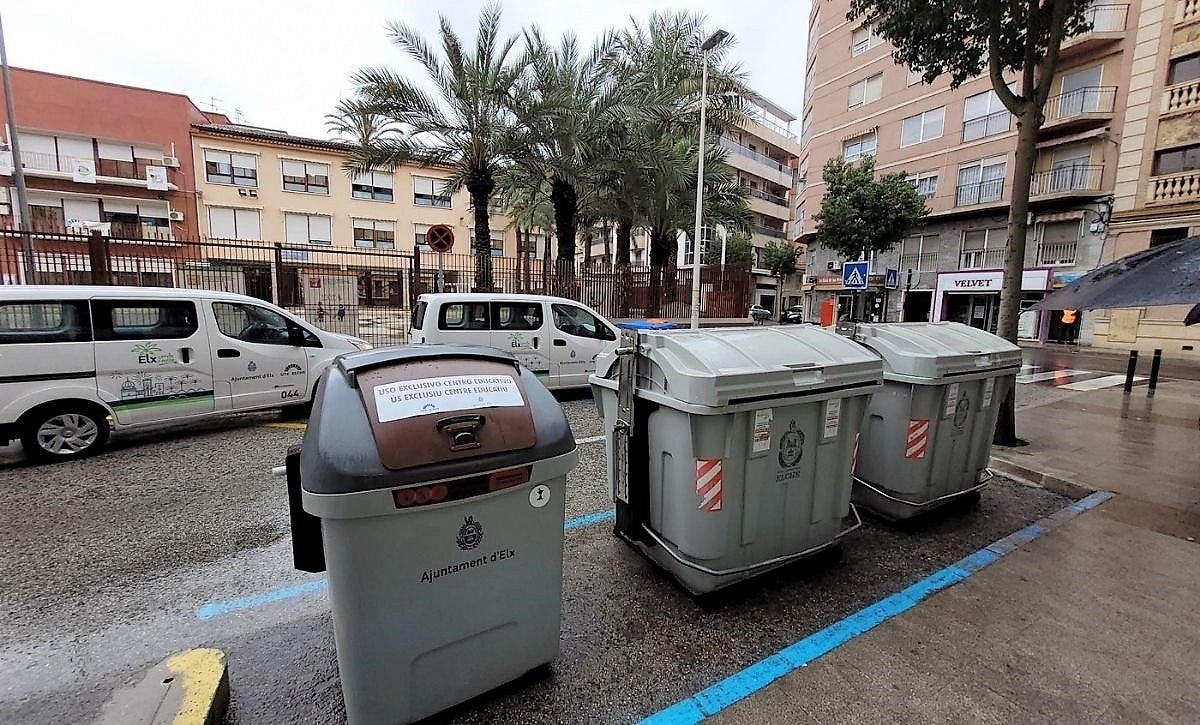 El Ayuntamiento de Elche instalará más de 2100 unidades del contenedor marrón hasta 2025 El Ayuntamiento de Elche instalará más de 2100 unidades del contenedor marrón hasta 2025
