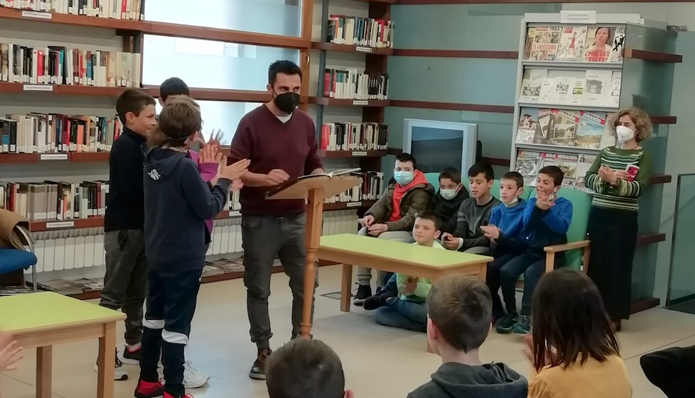 GALERÍA: Los alumnos de Villamayor celebraron en la biblioteca el Día del Libro GALERÍA: Los alumnos de Villamayor celebraron en la biblioteca el Día del Libro