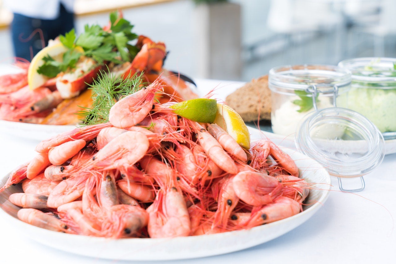 Gambas rojas y blancas: cómo cocinarlas y mejores recetas para prepararlas Gambas rojas y blancas: cómo cocinarlas y mejores recetas para prepararlas