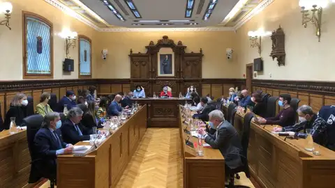 Pleno en el Ayuntamiento de Gijón. Solo con asuntos urgentes por el ciberataque Pleno en el Ayuntamiento de Gijón. Solo con asuntos urgentes por el ciberataque