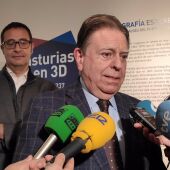 Alfredo Canteli, alcalde de Oviedo, atiende a los medios. 27-04-2022