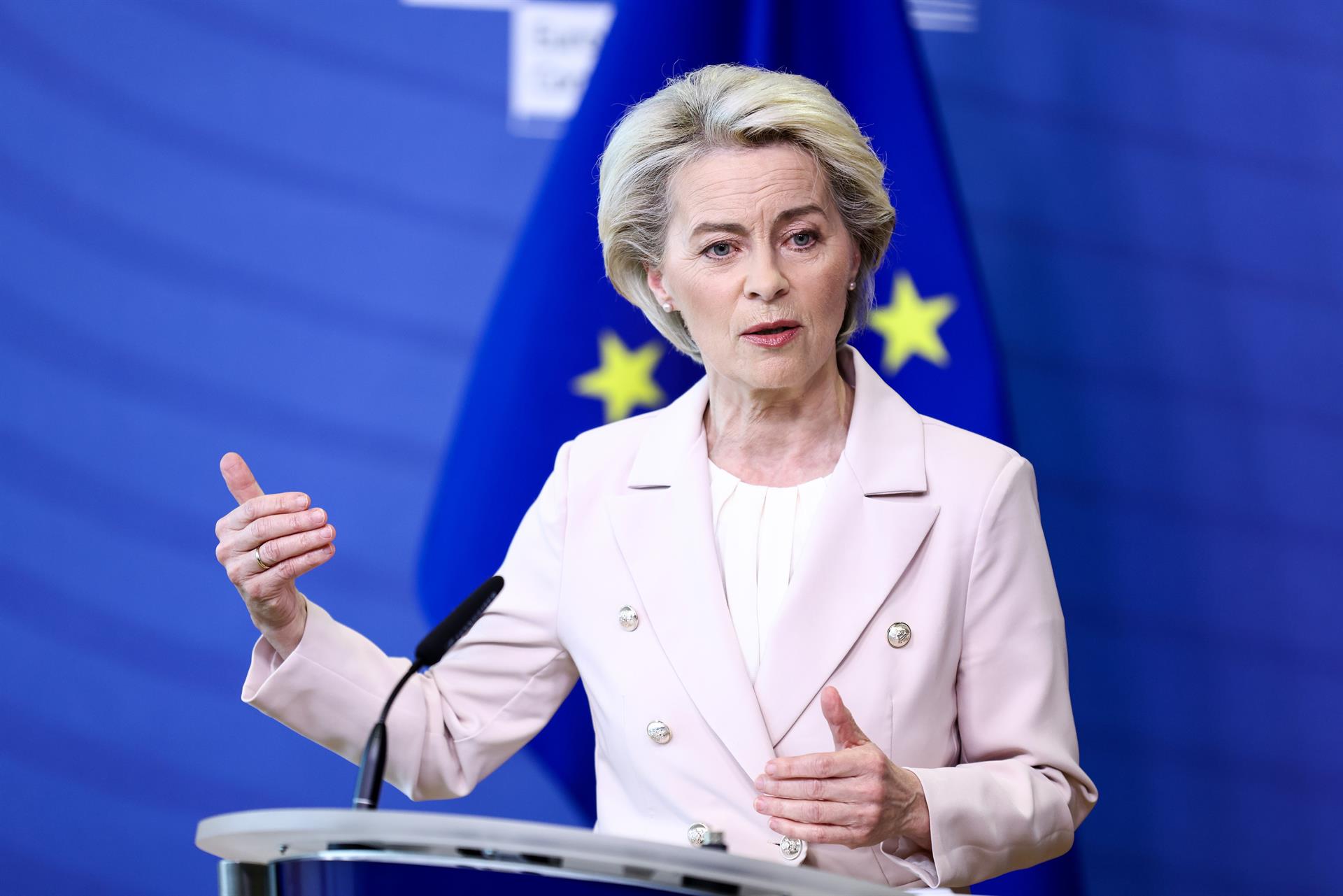 Bruselas advierte a las empresas de que pagar gas ruso en rublos viola las sanciones europeas Bruselas advierte a las empresas de que pagar gas ruso en rublos viola las sanciones europeas