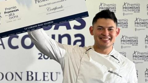 Ariel Munguía con el X Premio Promesas de Alta Cocina Cordon Bleu