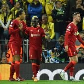 Los jugadores del Liverpool celebran uno de los goles
