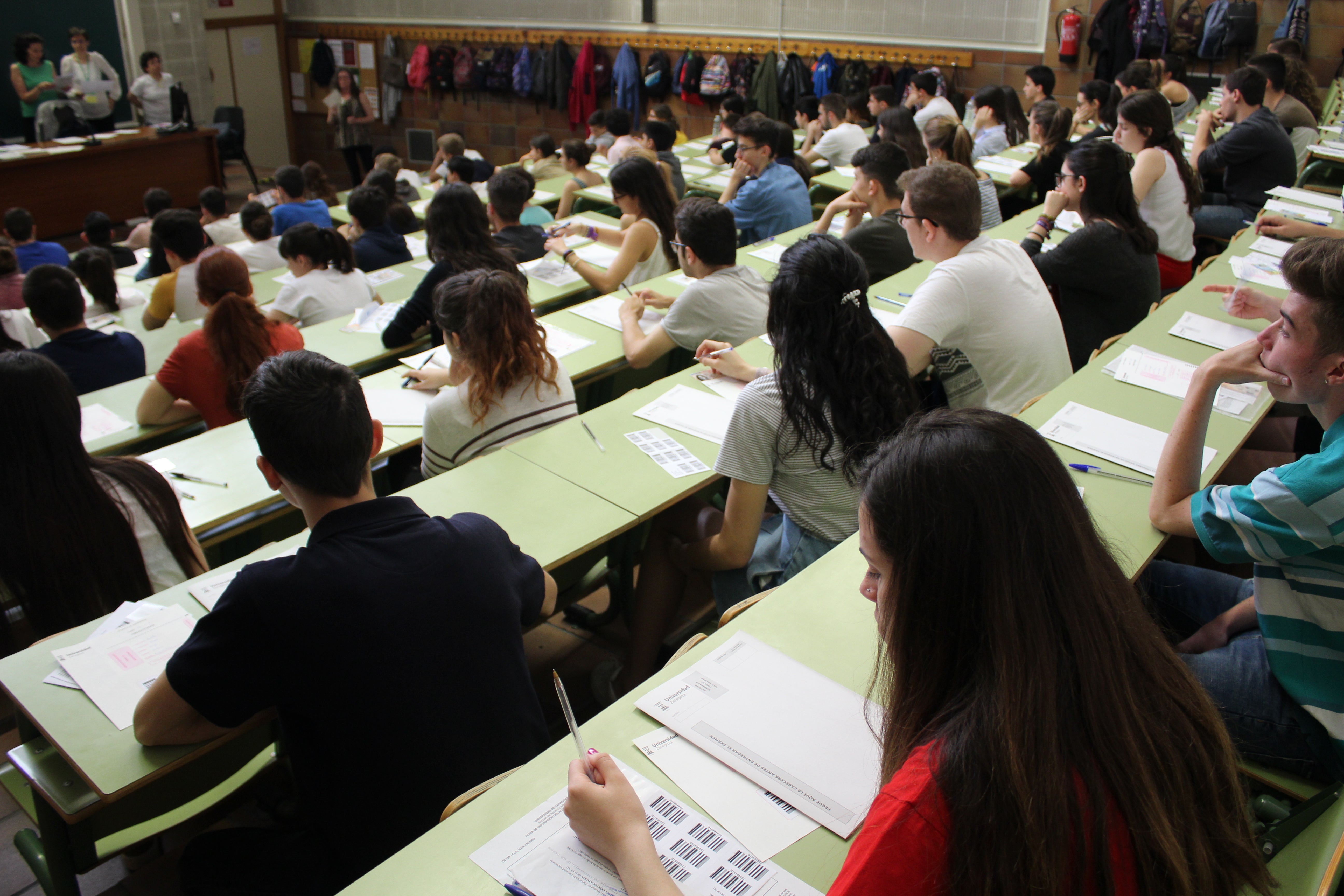 Los estudiantes protestan contra el adelanto de exámenes Los estudiantes protestan contra el adelanto de exámenes