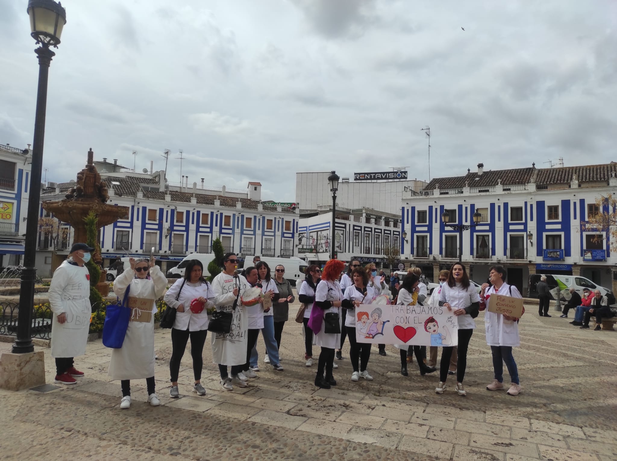 En Valdepeñas trabajadoras de Ayuda a Domicilio respaldan la huelga indefinida del sector en la provincia En Valdepeñas trabajadoras de Ayuda a Domicilio respaldan la huelga indefinida del sector en la provincia
