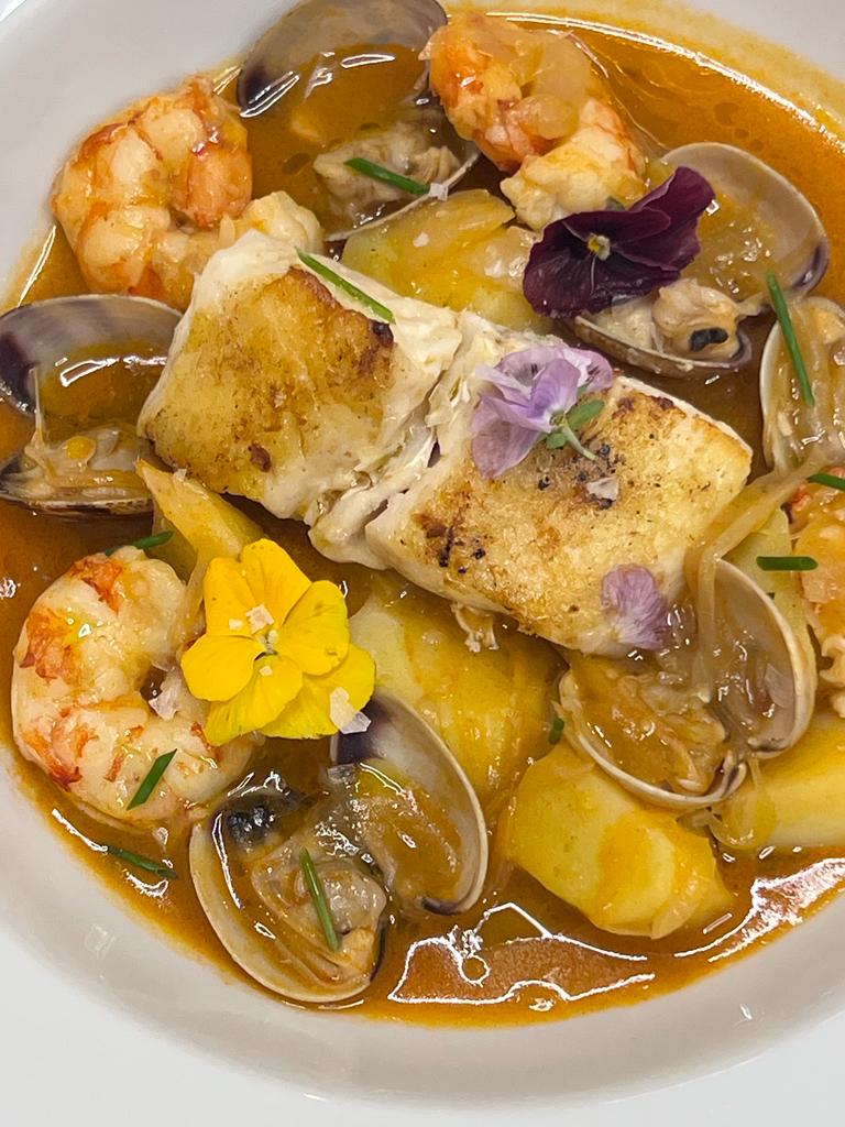 Merluza con gambones y almejas Merluza con gambones y almejas