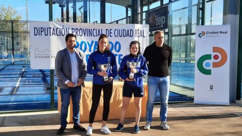 Yolanda Moncayo y Sara Gallego, campeonas provinciales de padel en Edad Escolar