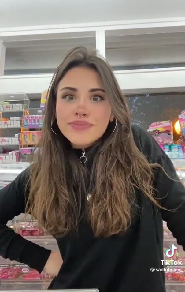El precioso gesto de la tiktoker Belén Santo con un niño sordo que aplauden las redes El precioso gesto de la tiktoker Belén Santo con un niño sordo que aplauden las redes
