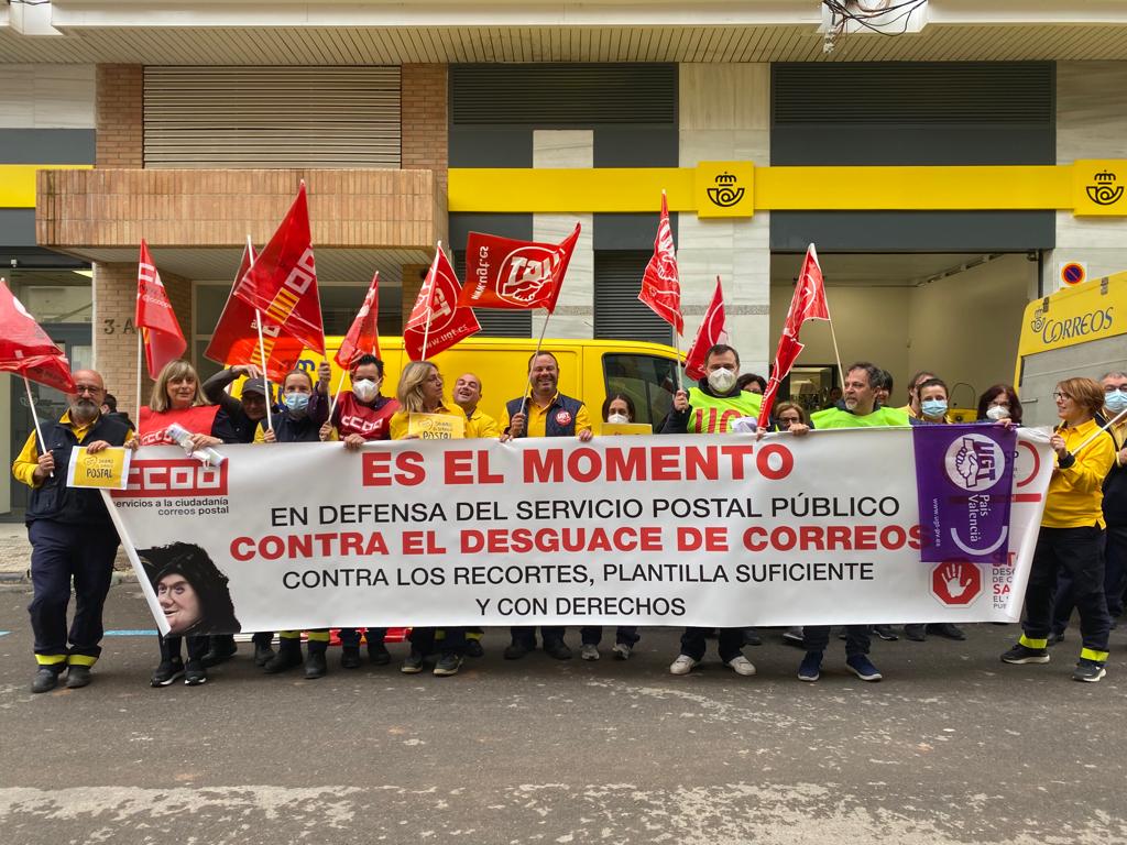 Representantes de CCOO y UGT se han encerrado hoy en Correos Representantes de CCOO y UGT se han encerrado hoy en Correos