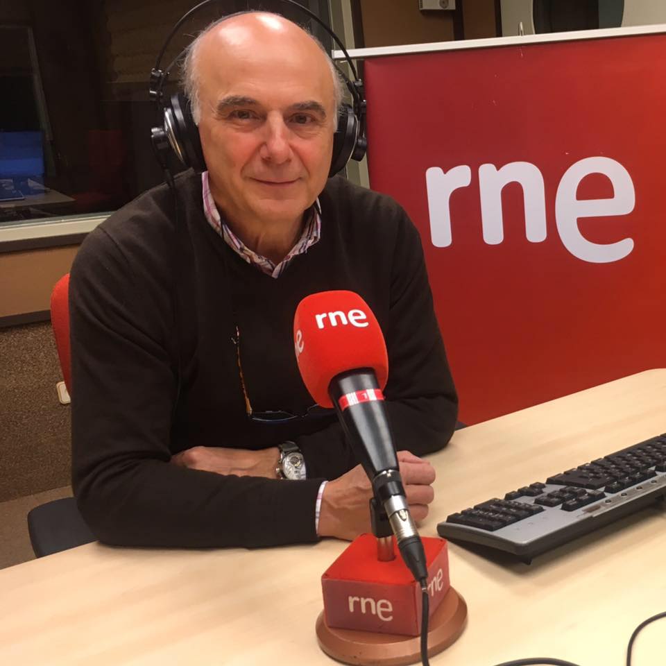 Antonio Villarroel recibe la Insignia de Oro de la Asociación de Periodistas de Ciudad Real. Antonio Villarroel recibe la Insignia de Oro de la Asociación de Periodistas de Ciudad Real.