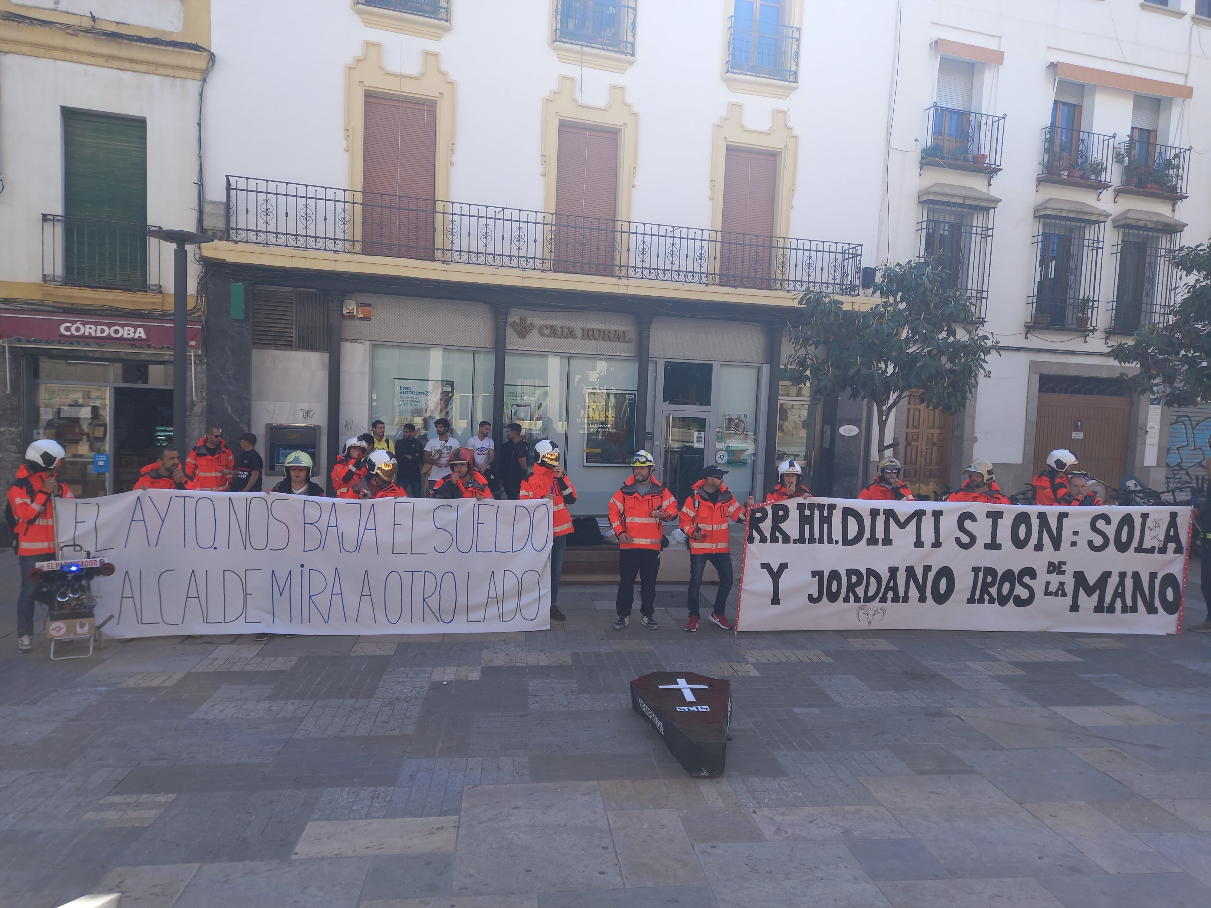 Protestas de bomberos y subida de sueldos Protestas de bomberos y subida de sueldos