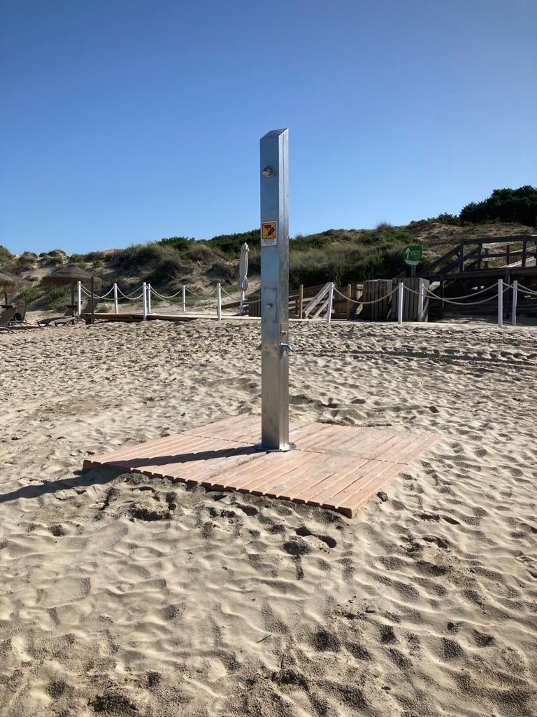 Las playas de Chiclana, a punto para recibir a los turistas Las playas de Chiclana, a punto para recibir a los turistas