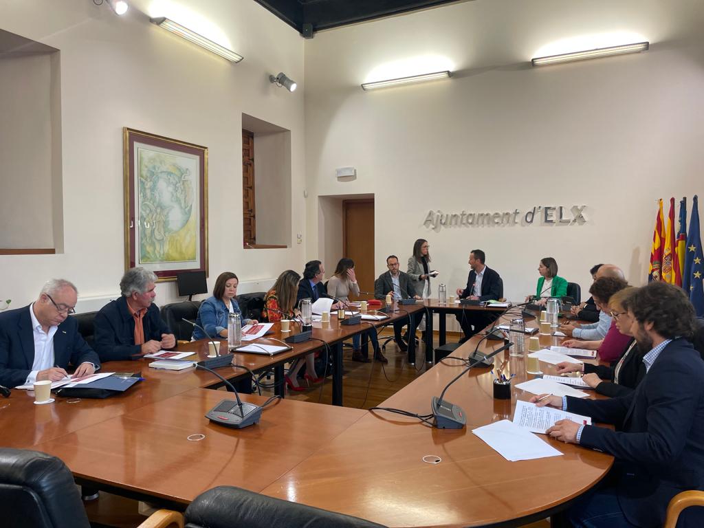 El Ayuntamiento de Elche destina 2,2 millones para 8000 ayudas directas a paliar la subida de la luz en viviendas y empresas El Ayuntamiento de Elche destina 2,2 millones para 8000 ayudas directas a paliar la subida de la luz en viviendas y empresas