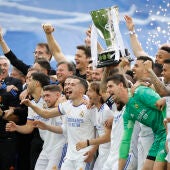 Los jugadores del Real Madrid celebran el título de LaLiga