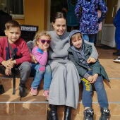 Angelina Jolie interrumpe su visita a Ucrania por las sirenas de aviso de bombas