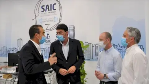 El concejal Antonio Peral con el alcalde, Luis Barcala, en una visita al SAIC El concejal Antonio Peral con el alcalde, Luis Barcala, en una visita al SAIC