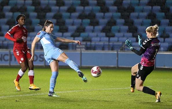 Vicky Losada: "la clave en el crecimiento del fútbol femenino no está en el FCB si no en cuánta gente va a ver al resto de equipos de la Liga" Vicky Losada: "la clave en el crecimiento del fútbol femenino no está en el FCB si no en cuánta gente va a ver al resto de equipos de la Liga"