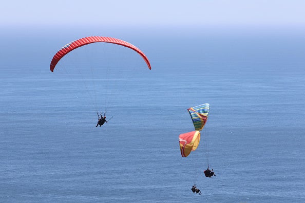 El Ayuntamiento estudia prohibir el parapente en el entorno de Gran Alacant El Ayuntamiento estudia prohibir el parapente en el entorno de Gran Alacant