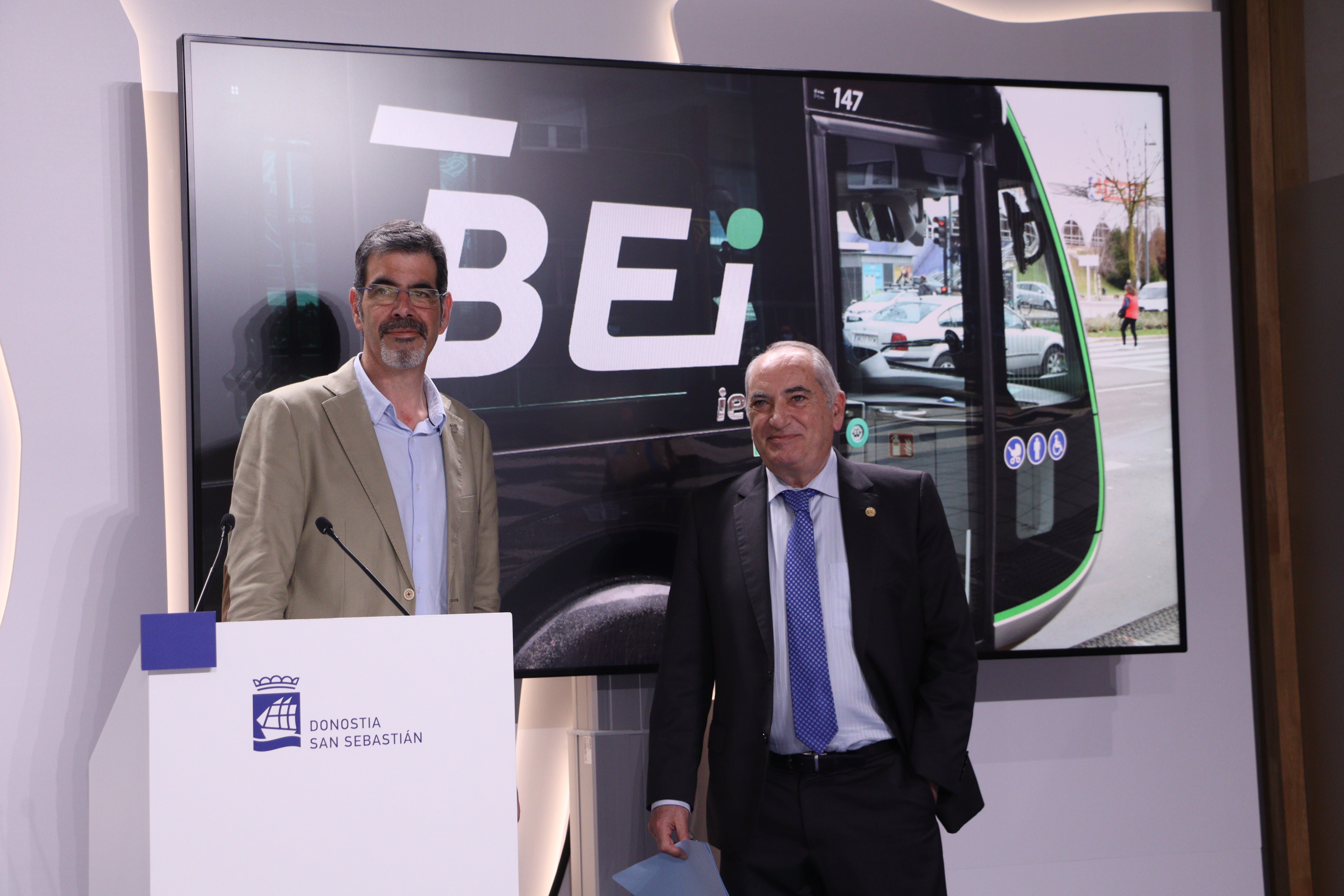 Primera línea de bus eléctrico inteligente en la ciudad Primera línea de bus eléctrico inteligente en la ciudad