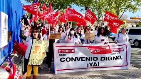 Las trabajadoras se han manifestado frente a las puertas del jurado arbitral en Ciudad Real Las trabajadoras se han manifestado frente a las puertas del jurado arbitral en Ciudad Real