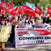 Las trabajadoras se han manifestado frente a las puertas del jurado arbitral en Ciudad Real