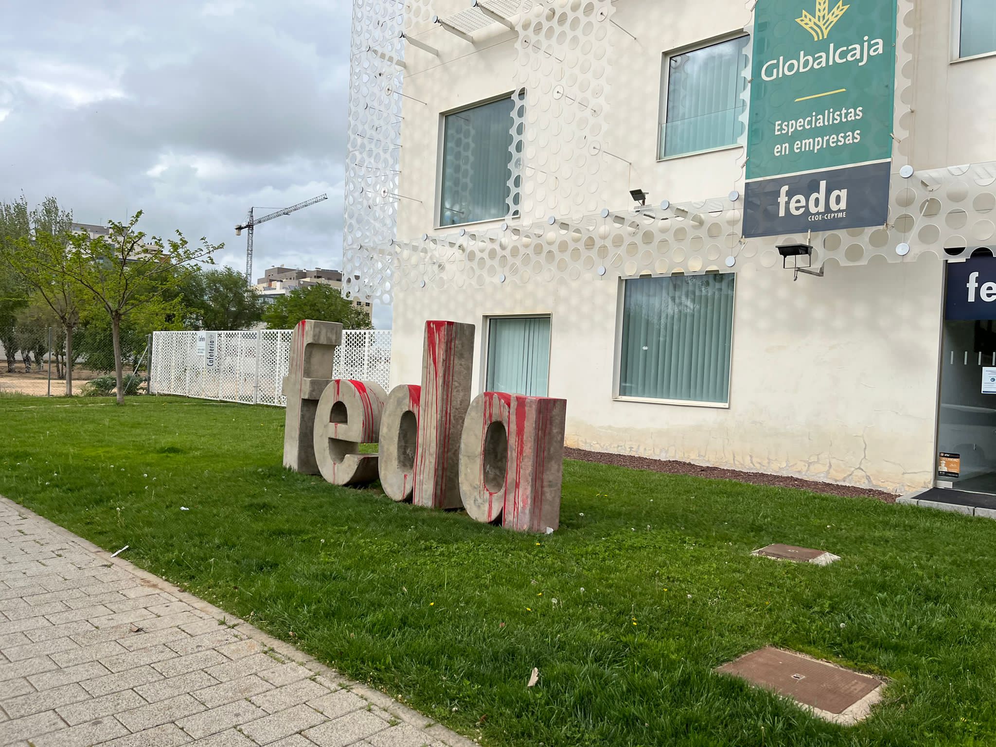 Vuelven, un año después y en el 1º de Mayo, los actos vandálicos a la sede de Feda Vuelven, un año después y en el 1º de Mayo, los actos vandálicos a la sede de Feda