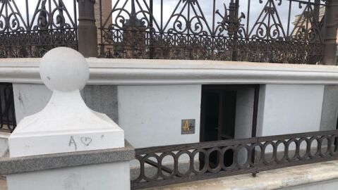 Aseos p&uacute;blicos en la Plaza de Cervantes de Alcal&aacute; de Henares