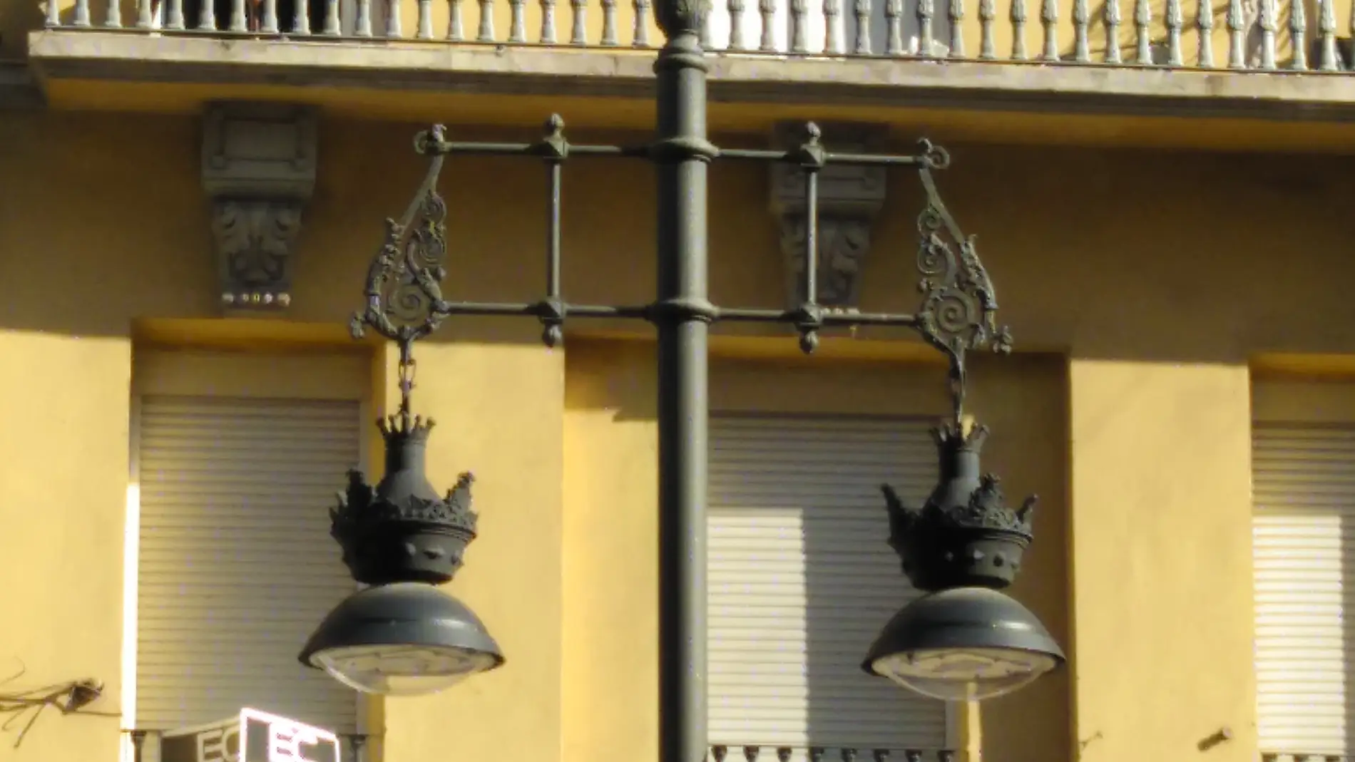 Farola instalada en València