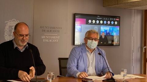 Los portavoces del Equipo de Gobierno, Manuel Villar y Antonio Manresa, tras la Junta Local de Gobierno Los portavoces del Equipo de Gobierno, Manuel Villar y Antonio Manresa, tras la Junta Local de Gobierno