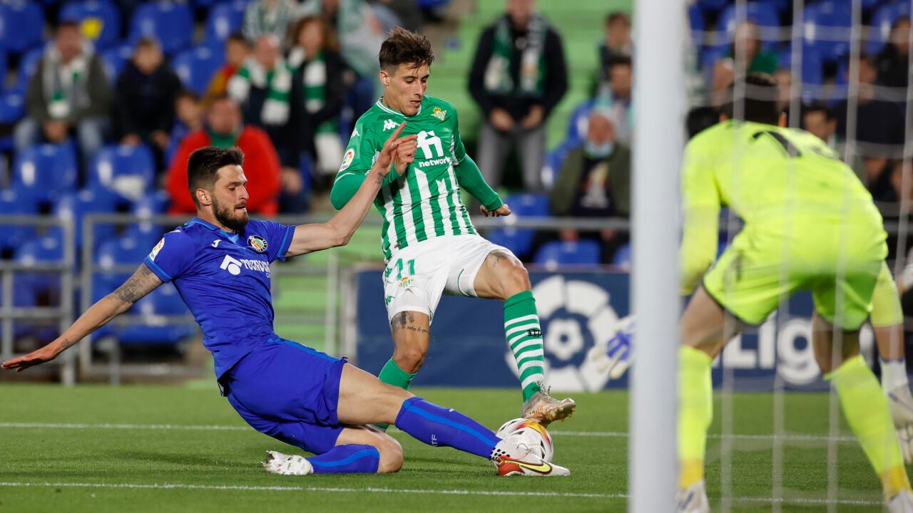 El Betis pierde la ocasión de abalanzarse sobre la Champions | Onda ...