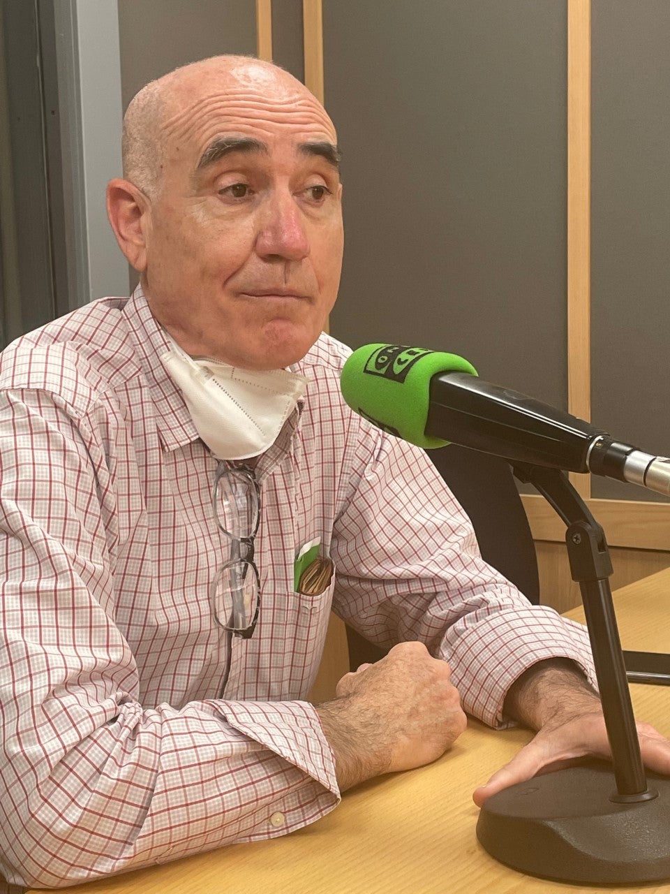 Un centenar de médicos se concentra bajo el lema "Salvemos la atención primaria" Un centenar de médicos se concentra bajo el lema "Salvemos la atención primaria"