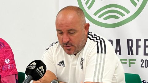 Abraham Garc&iacute;a en la sala de prensa del Mu&ntilde;oz P&eacute;rez tras la eliminaci&oacute;n del Marbella