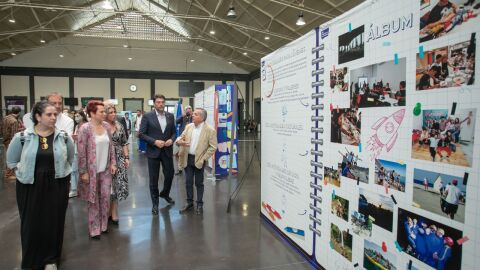 La exposición está instalada el el vestíbulo de la estación de tren de Alicante 