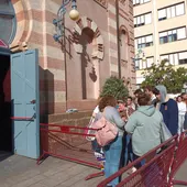 Colas en la entrada del Gran Teatro Falla Colas en la entrada del Gran Teatro Falla