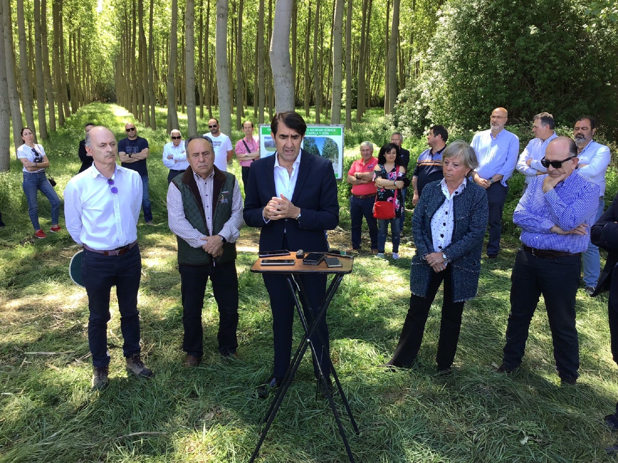 Alcaldes de municipios ribereños, propietarios forestales y la industria del chopo celebran el cambio de postura de la Confederación Hidrográfica del Duero e impulsan el cultivo en Castilla y León Alcaldes de municipios ribereños, propietarios forestales y la industria del chopo celebran el cambio de postura de la Confederación Hidrográfica del Duero e impulsan el cultivo en Castilla y León