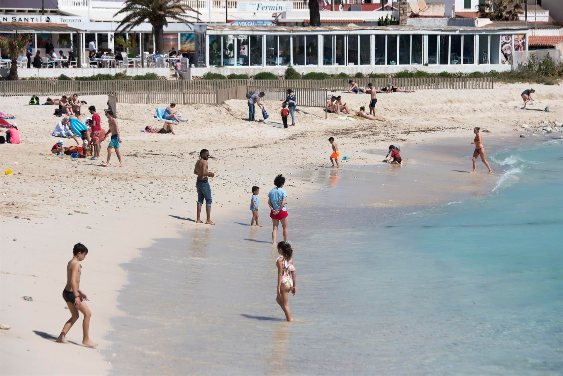 Estas son las playas con Bandera Azul en España: 621 en total, 103 puertos y cinco embarcaciones turísticas Estas son las playas con Bandera Azul en España: 621 en total, 103 puertos y cinco embarcaciones turísticas